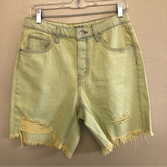 WILD FABLE High Rise Bermuda Raw Hem Distressed Button Fly Jean Shorts Size 6 - Picture 1 of 12